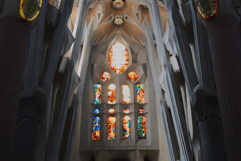 Antoni Gaudi, Interieur Sagrada Familia, Barcelona. Foto: Pixabay