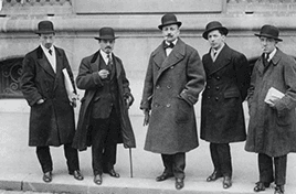Van links naar rechts: Luigi Russolo, Carlo Carrà, Filippo Marinetti, Umberto Boccioni en Gino Severini