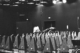 György Ligeti tijdens voorbereidingen voor Poème symphonique in 1988 ter gelegenheid van zijn 65ste verjaardag© Stedelijk Museum Amsterdam