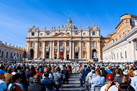 Sint Pietersplein met Sint Pietersbasiliek, Rome. Foto; Ágatha Depiné on Unsplash.