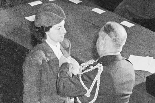 Trix Terwindt Medal of Freedom 1947 collectie Anefo, Nationaal Archief