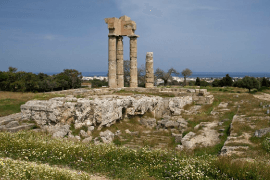 Stenen fundering bij de Acropolis van Rhodos. Creative Commons.