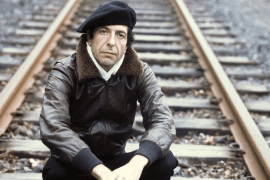 Leonard Cohen in 1976. Beeld via Britannica.