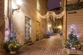 Sfeervol straatje in de historische binnenstad van Tallinn